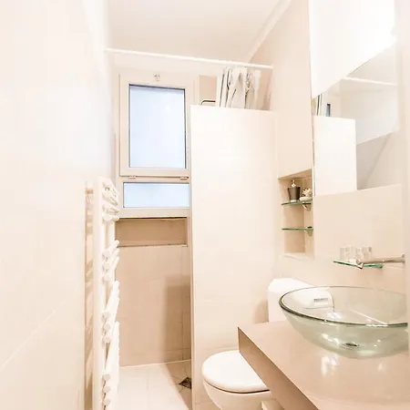 Cosy Champs-elysees Ternes Flat For 4